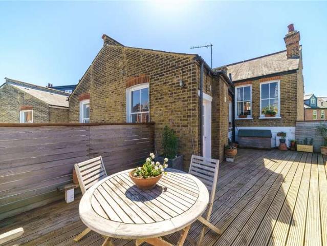 Maisonette for sale in London Borough of Ealing, Greater London