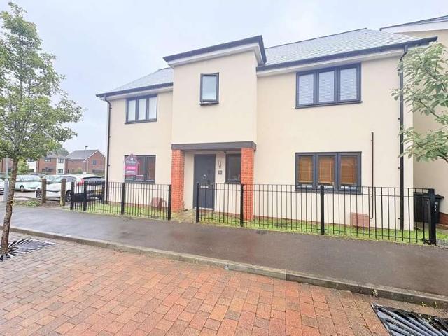 Maisonette for sale in Hedge End, Helford