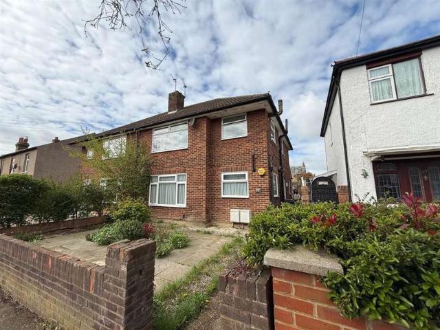 Maisonette for sale in London Borough of Hounslow, Greater London