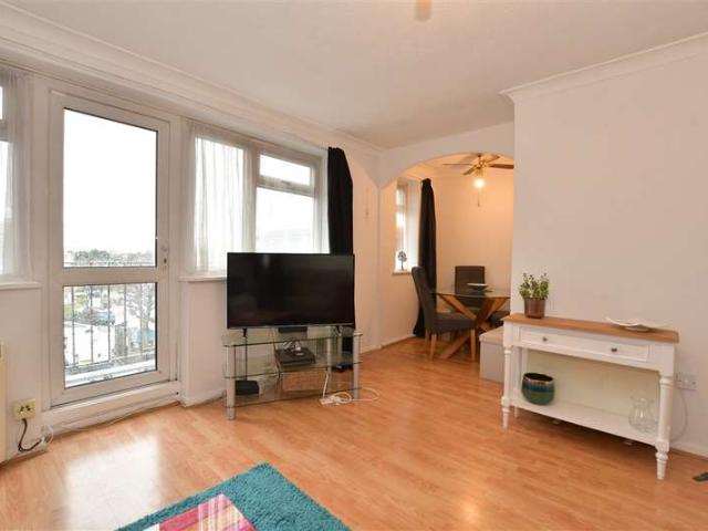 Maisonette for sale in Hornchurch, Greater London