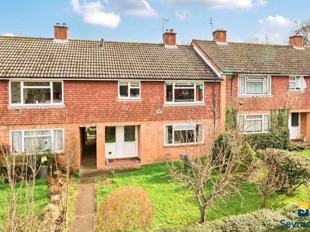 Maisonette for sale in Fole, Surrey
