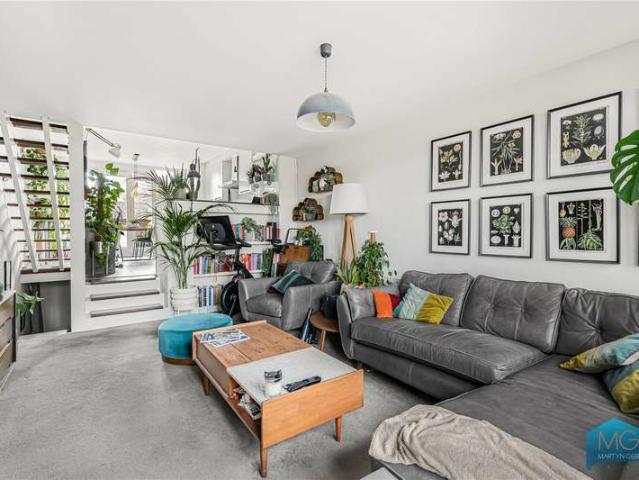 Maisonette for sale in Crouch End, Greater London