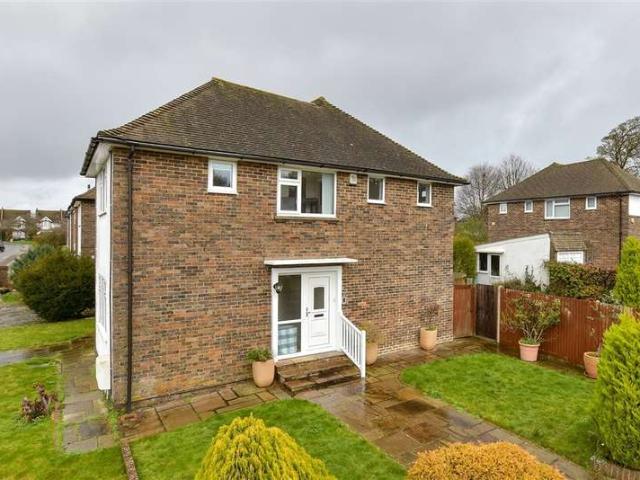 Maisonette for sale in Red Hill, Surrey
