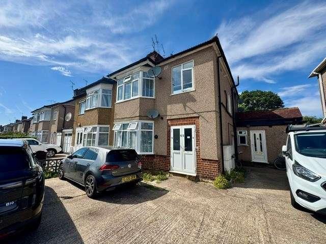 Maisonette for rent in Harrow Weald, Greater London