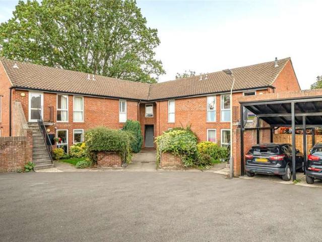 Maisonette for sale in Ewens Farm, Cheltenham