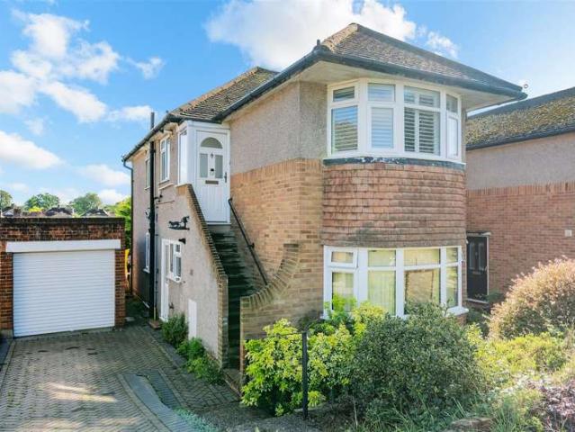 Maisonette for sale in The Wells, Surrey