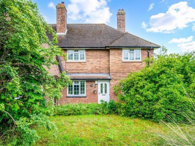 Maisonette for sale in The Wells, Surrey