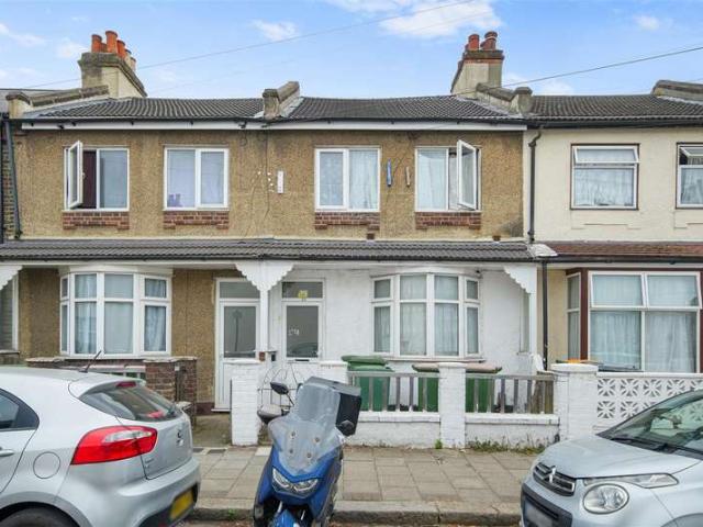 Maisonette for sale in London Borough of Newham, Greater London