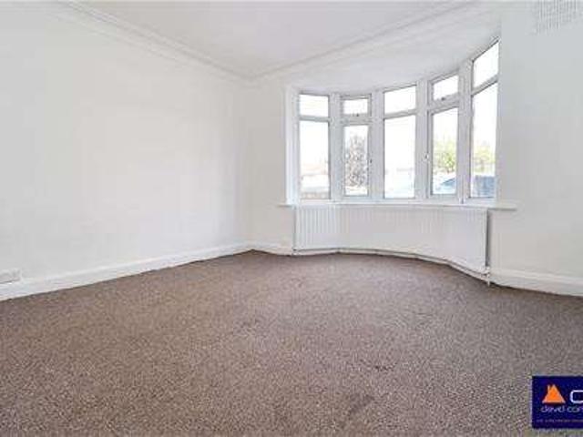 Maisonette for sale in Lane, Greater London