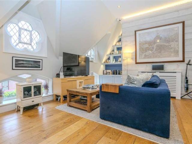 Maisonette for sale in St Margarets, Greater London
