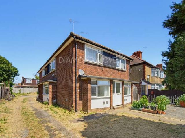 Maisonette for sale in London Borough of Hounslow, Greater London