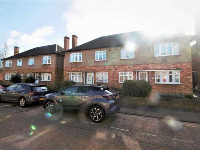 Maisonette for sale in Gidea Park, Greater London