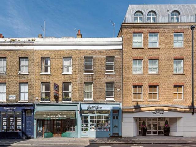 Maisonette for sale in Victoria, Greater London