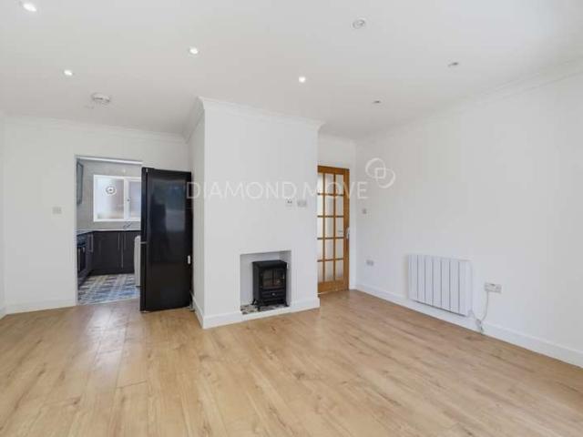 Maisonette for sale in London Borough of Hounslow, Greater London