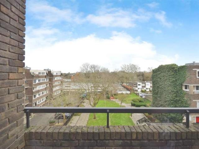 Duplex for sale in Brentford, London Borough of Hounslow