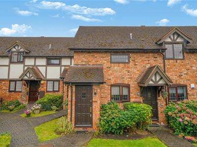Maisonette for sale in The Hale, Greater London
