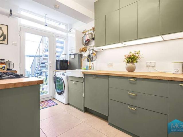 Maisonette for sale in Brunswick Park, Greater London