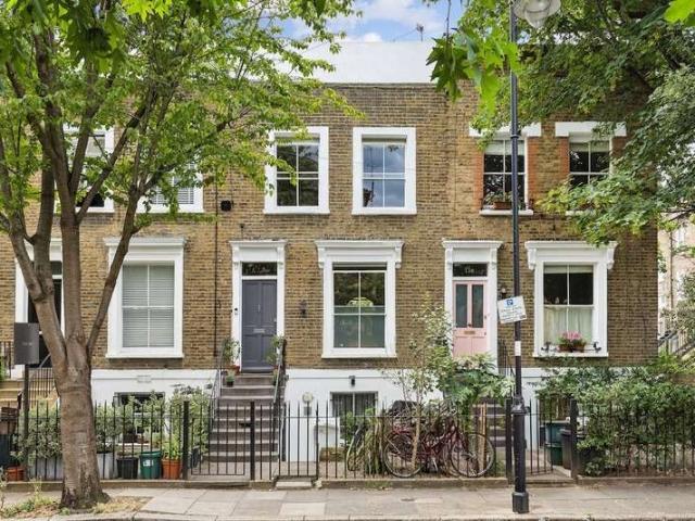 Maisonette for sale in Islington, Greater London