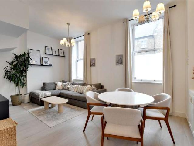 Maisonette for sale in East Greenwich, Greater London