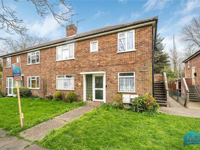 Maisonette for sale in Whetstone, Greater London