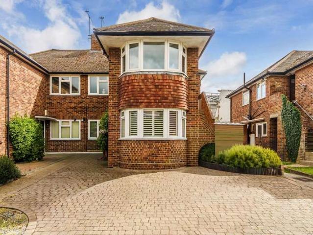 Maisonette for sale in Stoneleigh, Ewell