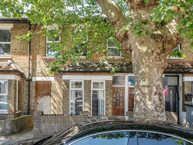 Maisonette for sale in London Borough of Ealing, Hanwell