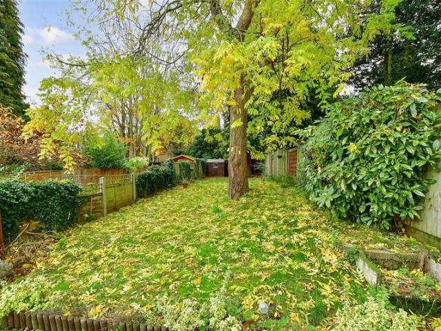 Maisonette for sale in The Butts, Kent