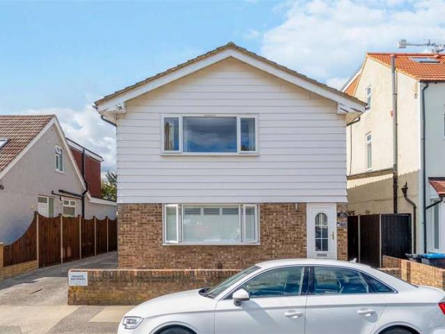 Maisonette for sale in London Borough of Merton, Greater London