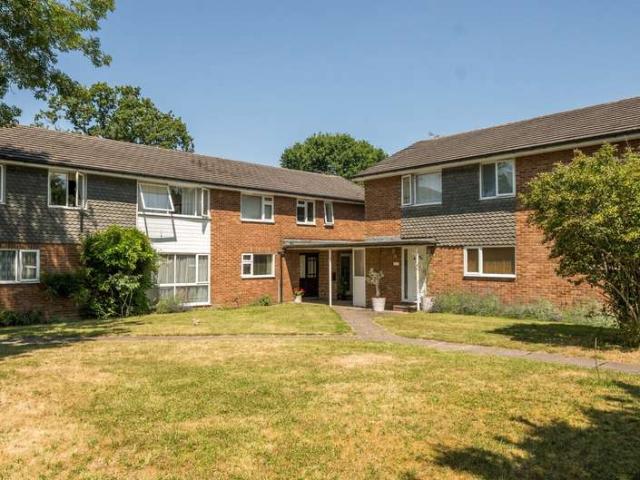 Maisonette for sale in Abbotswood, Westborough