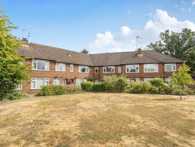 Maisonette for sale in Eastcote, Greater London