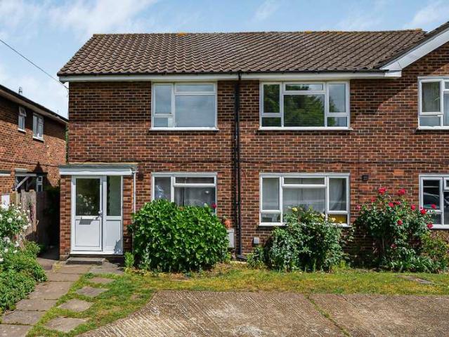Maisonette for sale in Hampton, Greater London