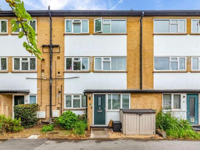 Maisonette for sale in Row Town, Surrey