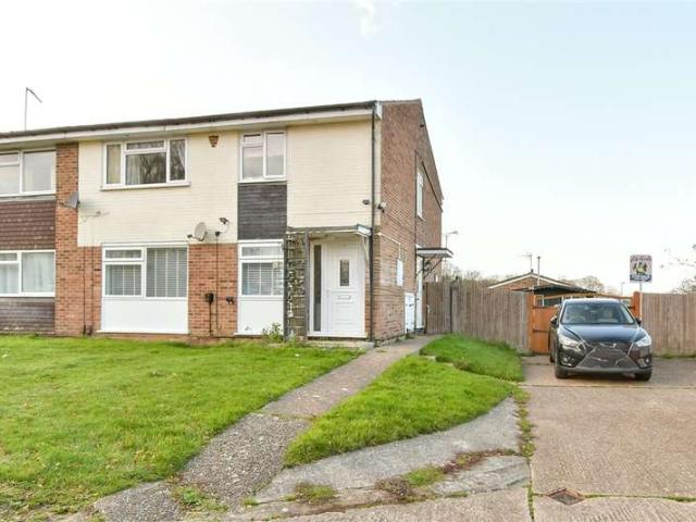 Maisonette for sale in Chatham