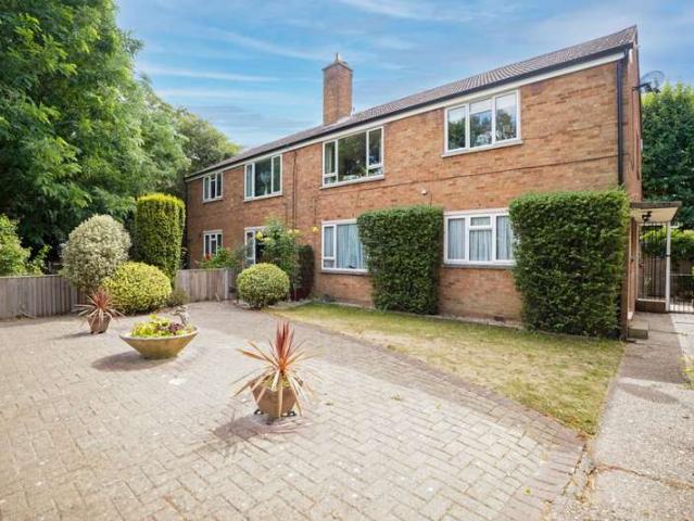 Maisonette for sale in London Borough of Lewisham, Forest Hill