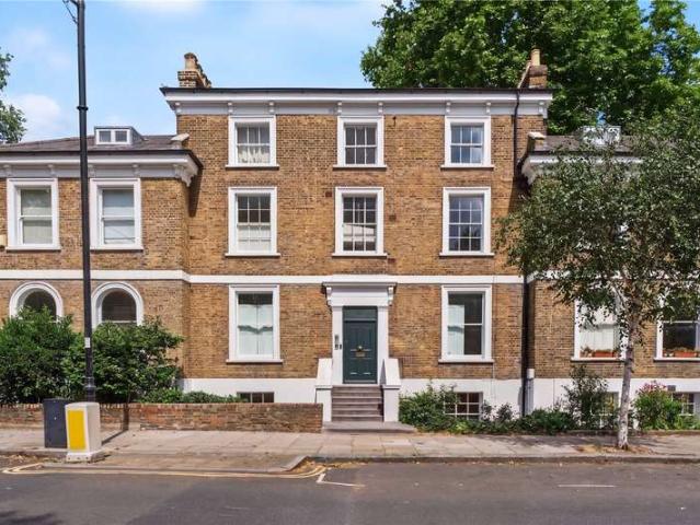 Maisonette for sale in Highbury, Greater London