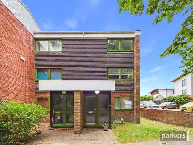 Maisonette for sale in Reading