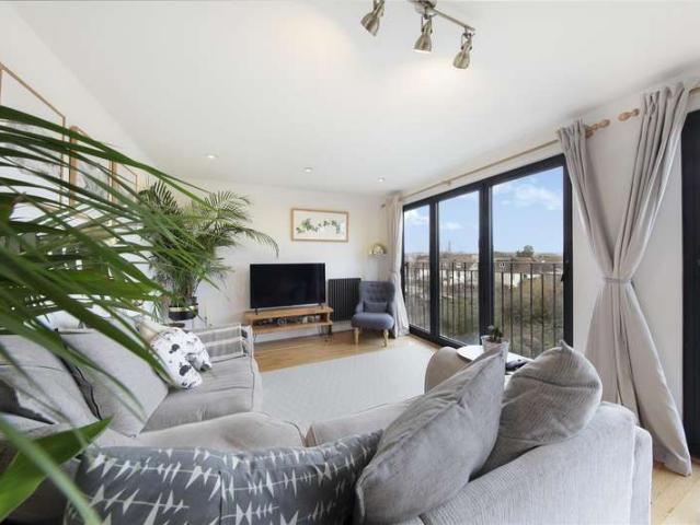 Maisonette for sale in London Borough of Lewisham, Greater London