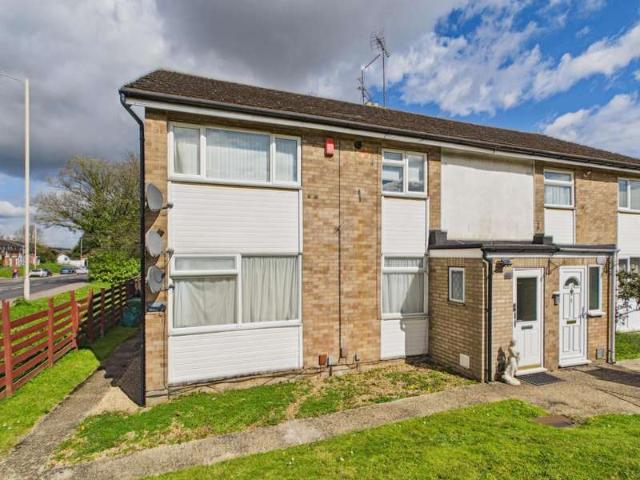 Maisonette for sale in Dee Park, Reading