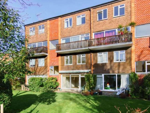 Maisonette for sale in Hampton Wick, Greater London