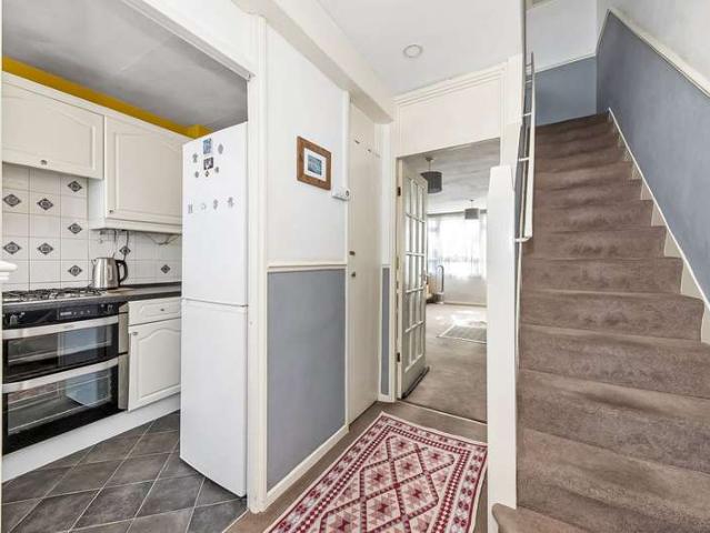 Maisonette for sale in Walworth, Greater London