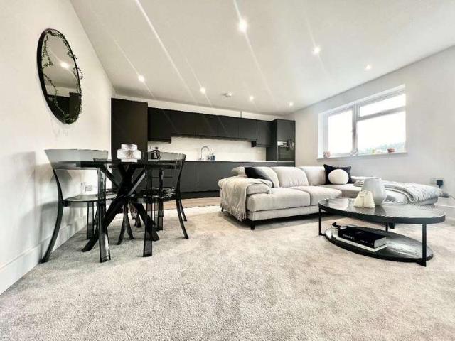 Maisonette for rent in London Borough of Croydon, Kenley