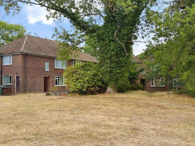 Maisonette for sale in Oakham Park