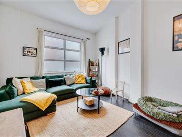 Maisonette for sale in Harlesden, Greater London