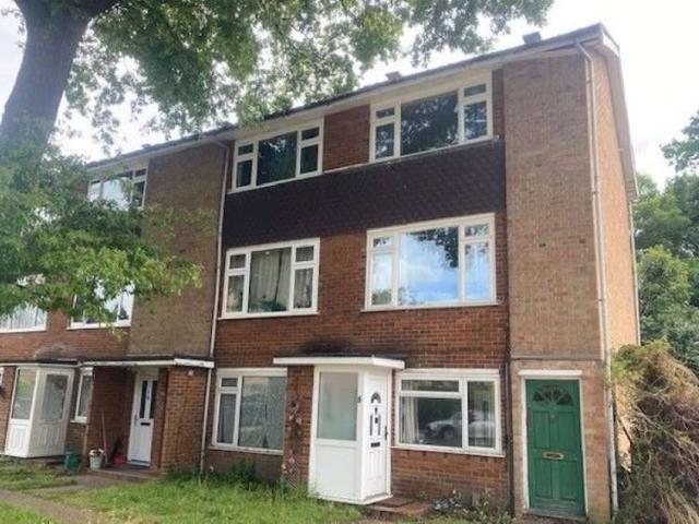 Maisonette for sale in Row Town, Surrey