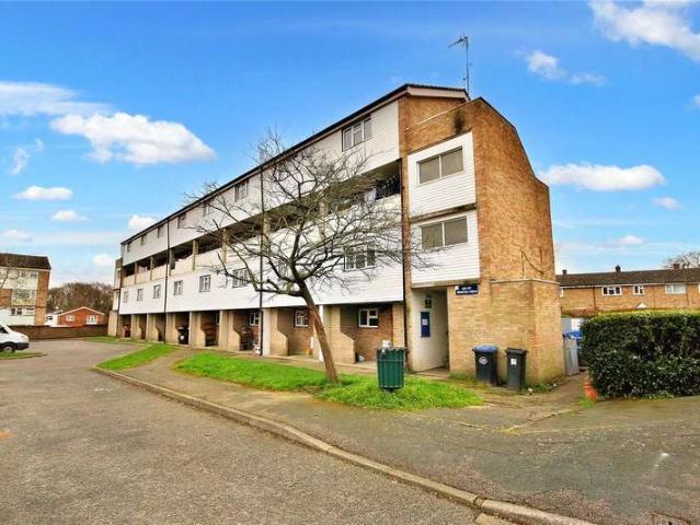 Maisonette for sale in Horsell, Woking