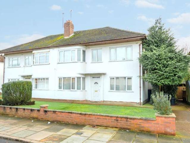 Maisonette for sale in St Margarets, Greater London
