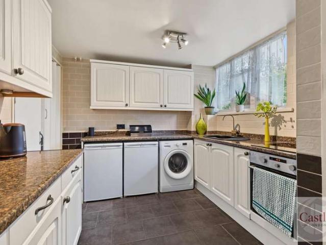 Maisonette for sale in Enfield Highway, Greater London