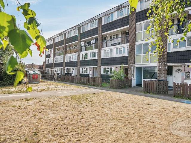 Maisonette for sale in Old Woking, Woking