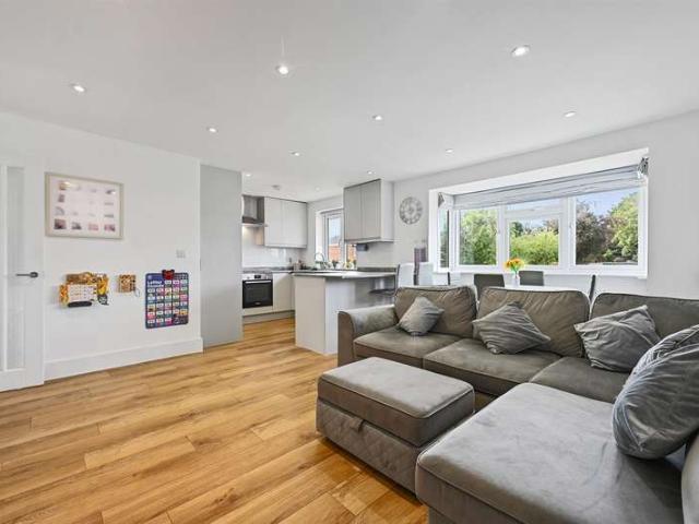 Maisonette for sale in Borehamwood, Hertsmere