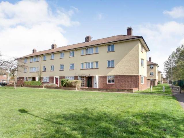 Maisonette for sale in Yiewsley, Greater London